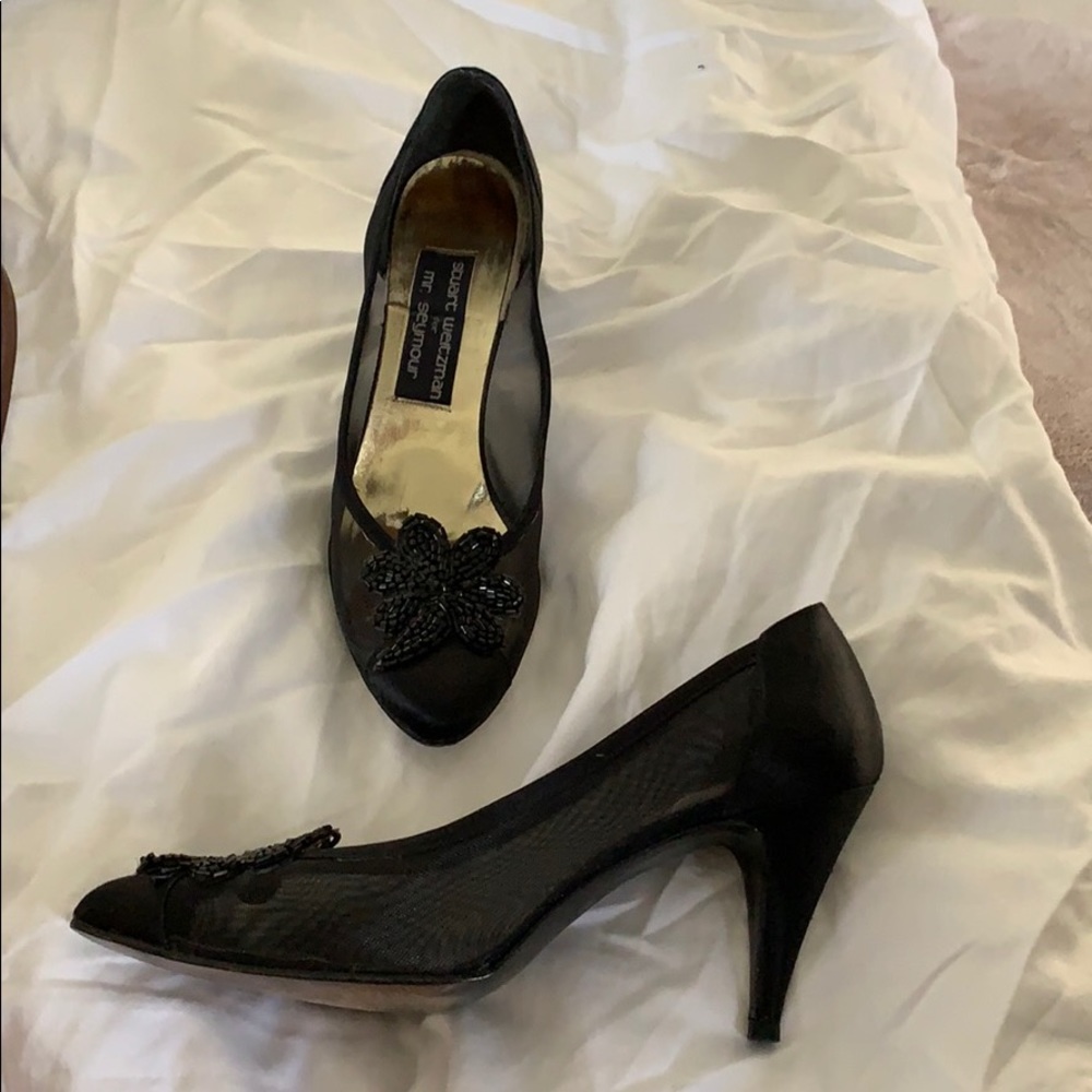Elegant rare Stuart Weitzman shoes with beaded flower sz 8.5